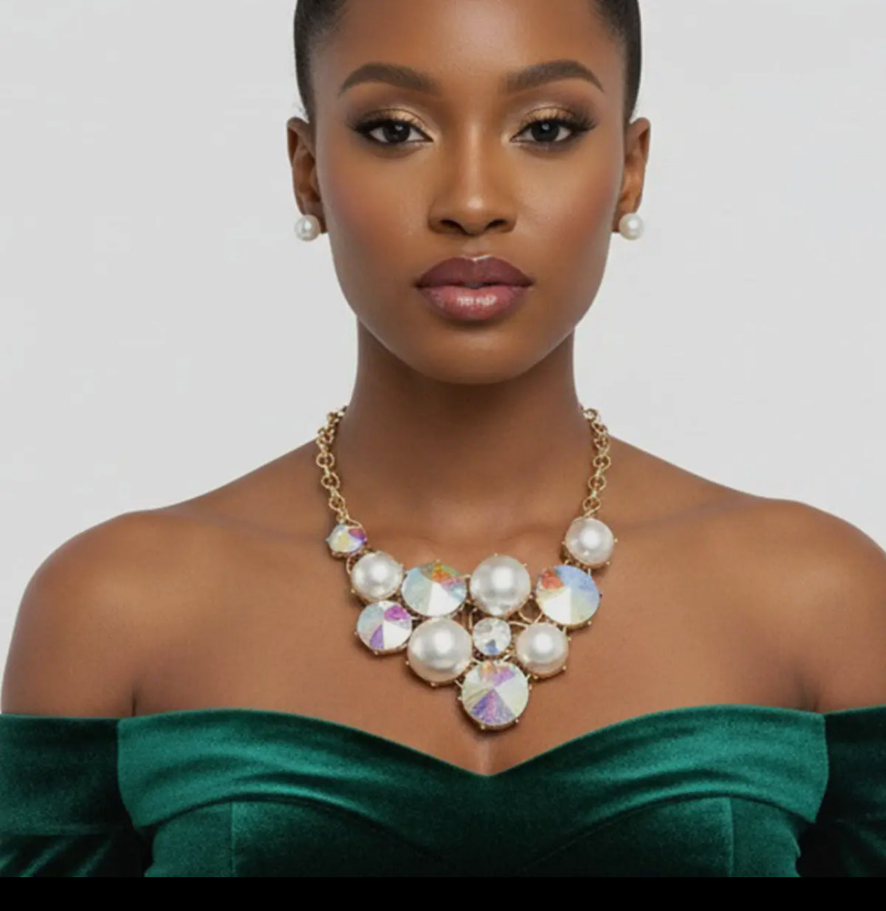 Pearl Gemstone Embellished Statement Necklace_Gold AB