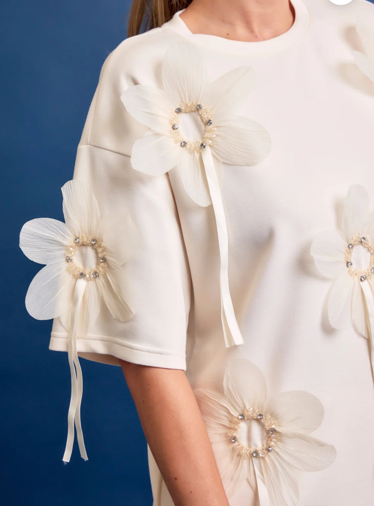 NICOLE FLORAL APPLIQUE OVERSIZED T-SHIRT_ Off White