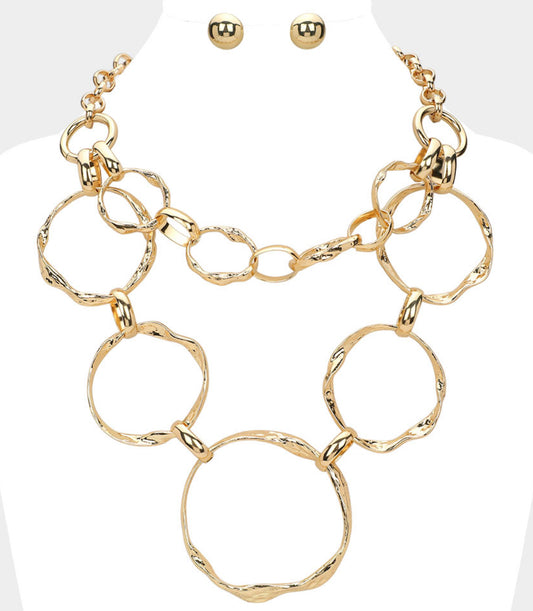 Hammered Metal O Ring Link Double Layered Statement Necklace_Gold