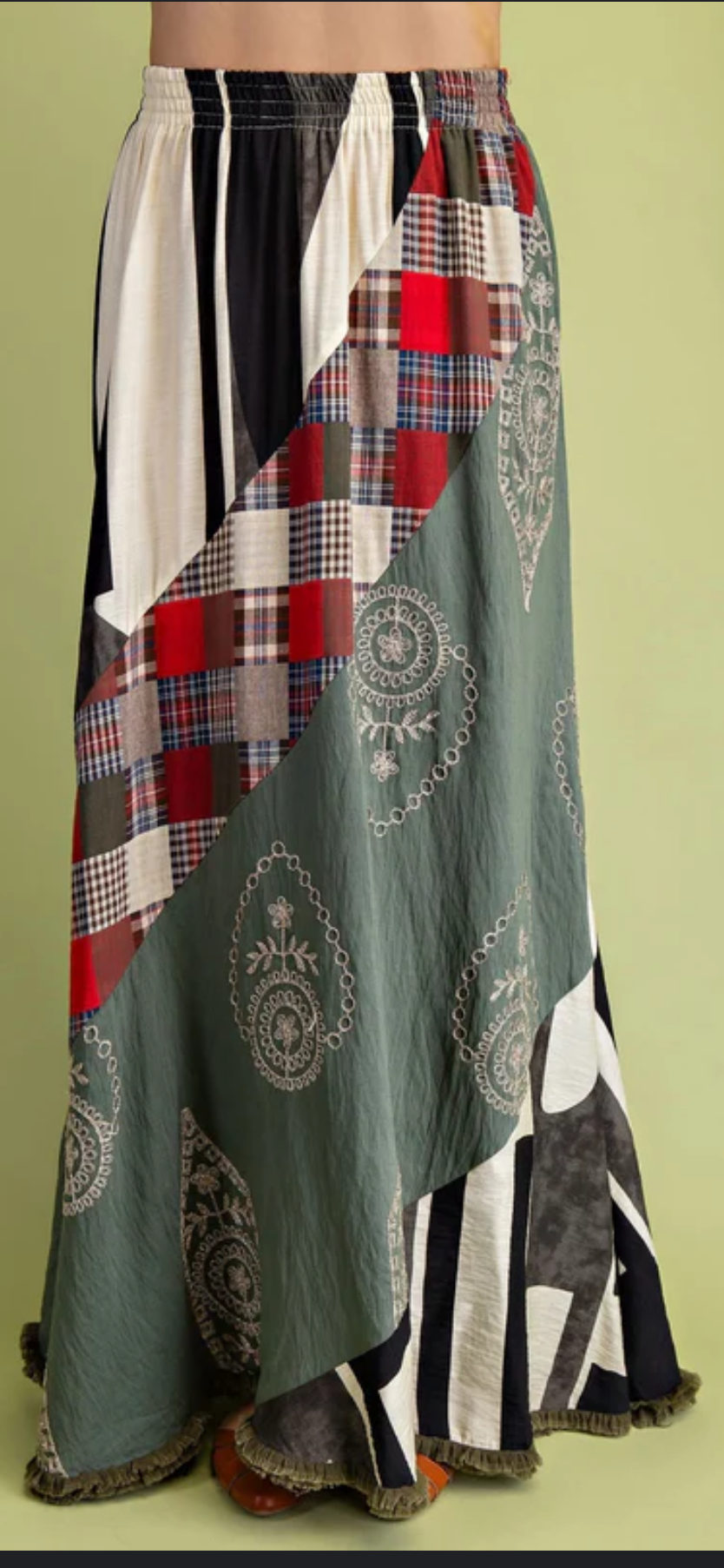 Mixed Print Maxi Skirt with an Elastic Waist and a Frayed Hem